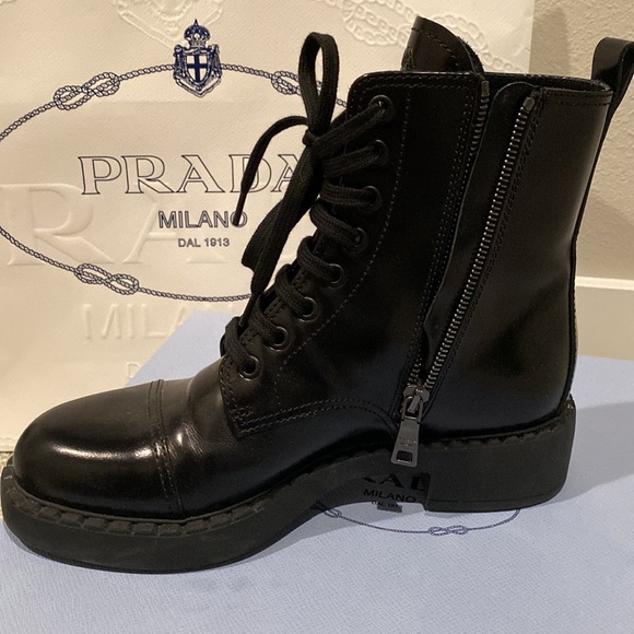 Authentic Prada calzarure Donna size 6.5 (EU 37)
lace-up ankle boots - Picture 3 of 10
